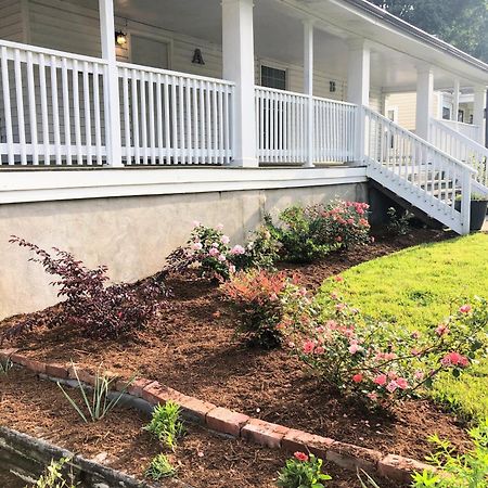 Recently Renovated Chic Durham Farmhouse 外观 照片