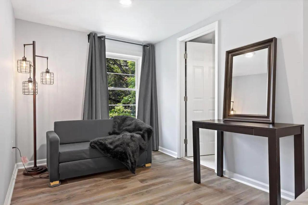 Recently Renovated Chic Durham Farmhouse 外观 照片